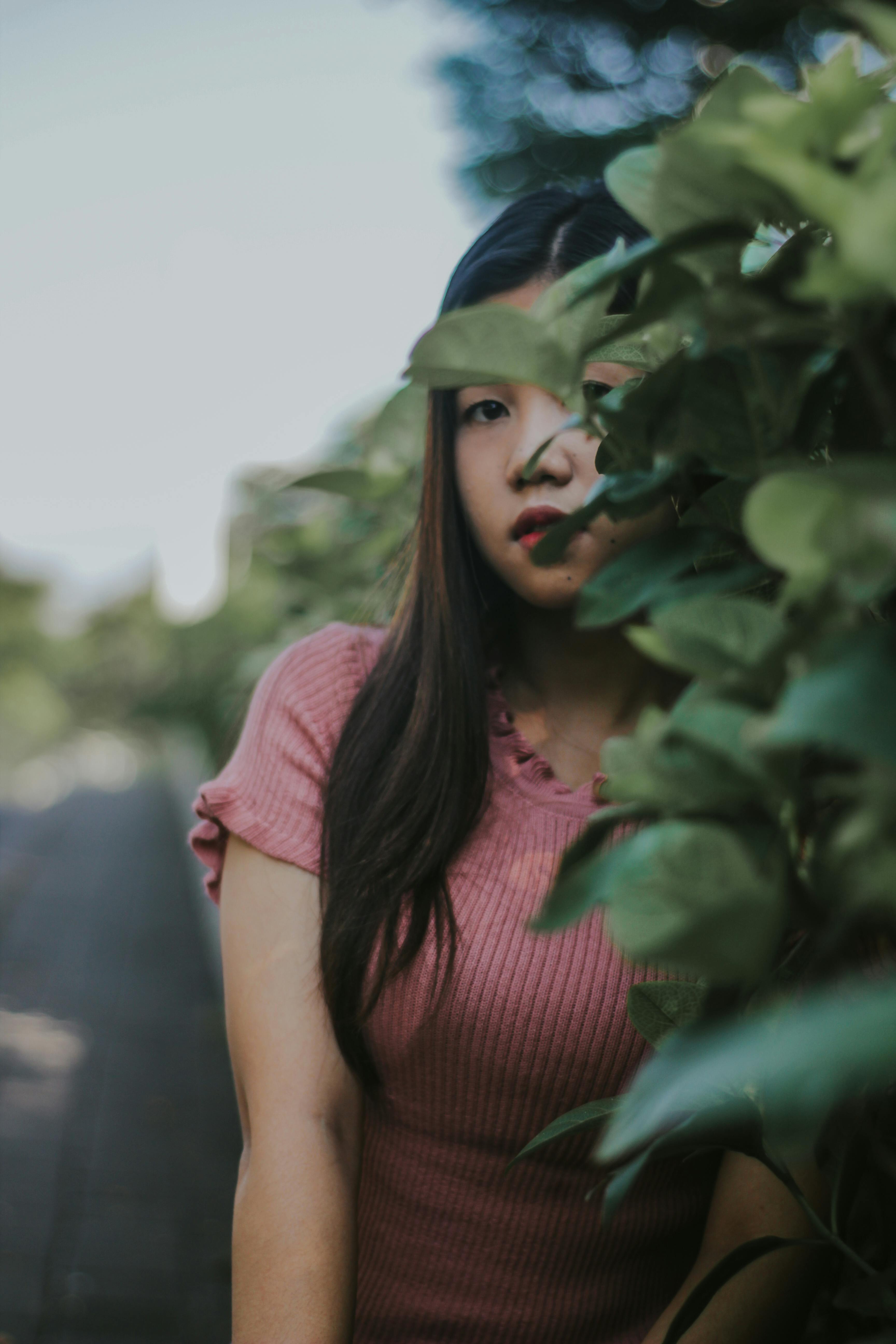 旅行Vlog画面封面：街景与暖色光线